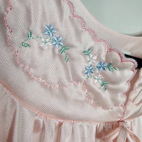 Vintage 80s Pink Embroidered Nightgown House Coat 100% Nylon Medium - Picture 3 of 11